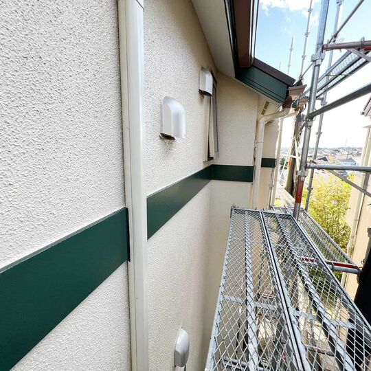 外壁塗装後の外壁帯