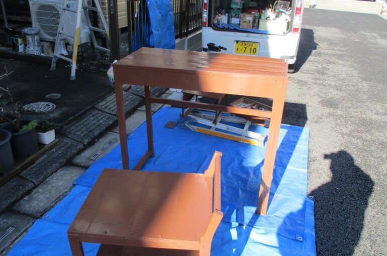 室外機カバーと木製の台も塗装