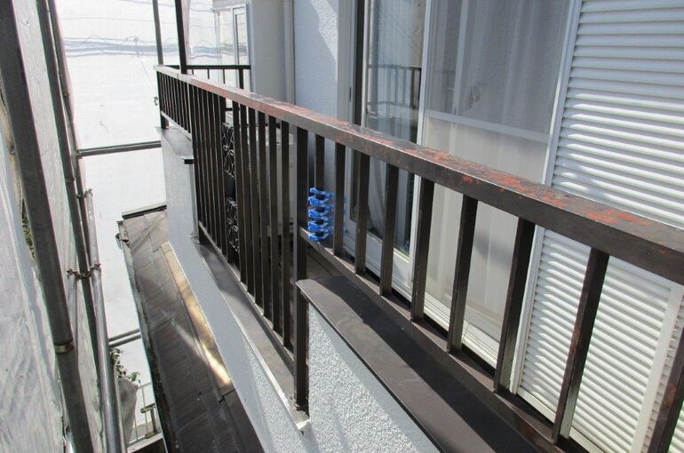 塗装前のベランダ笠木