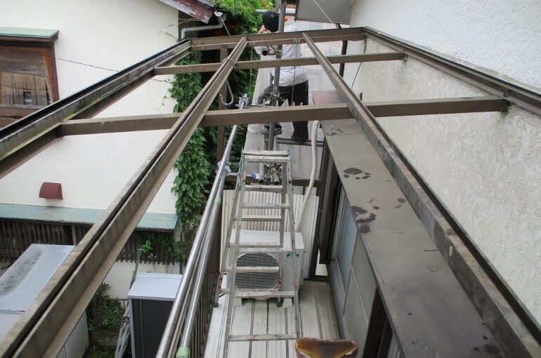 既存の軒天・波板解体