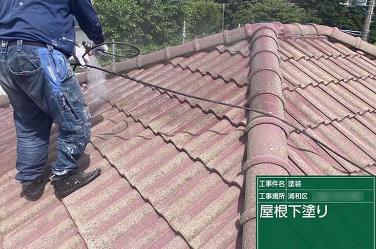 屋根の下塗り